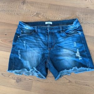 Kensie distressed jean shorts